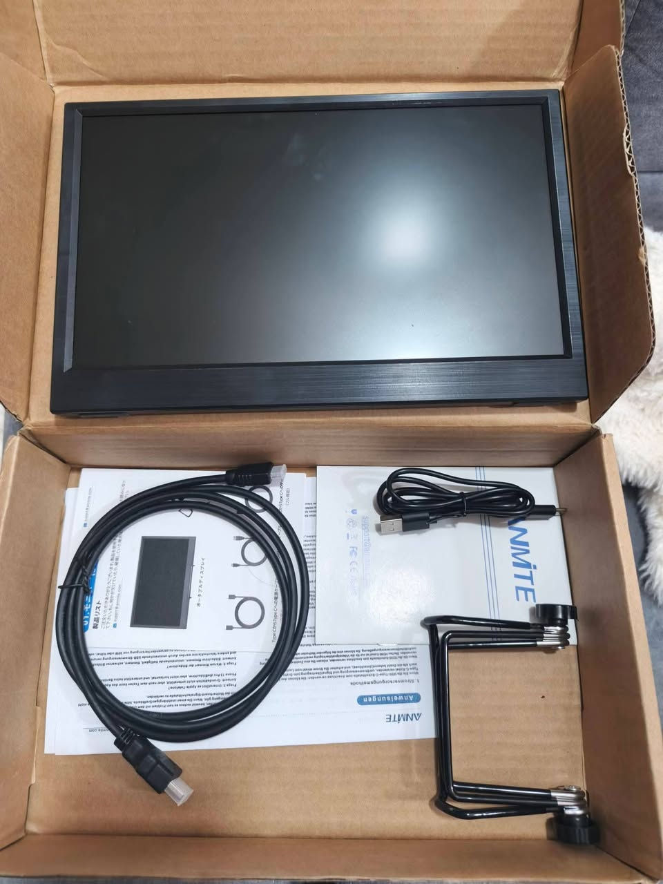 شاشة خارجية (مونتر) للبيع
السعر ٥٥ الف 
تواصل خاص او وتساب 
***********
