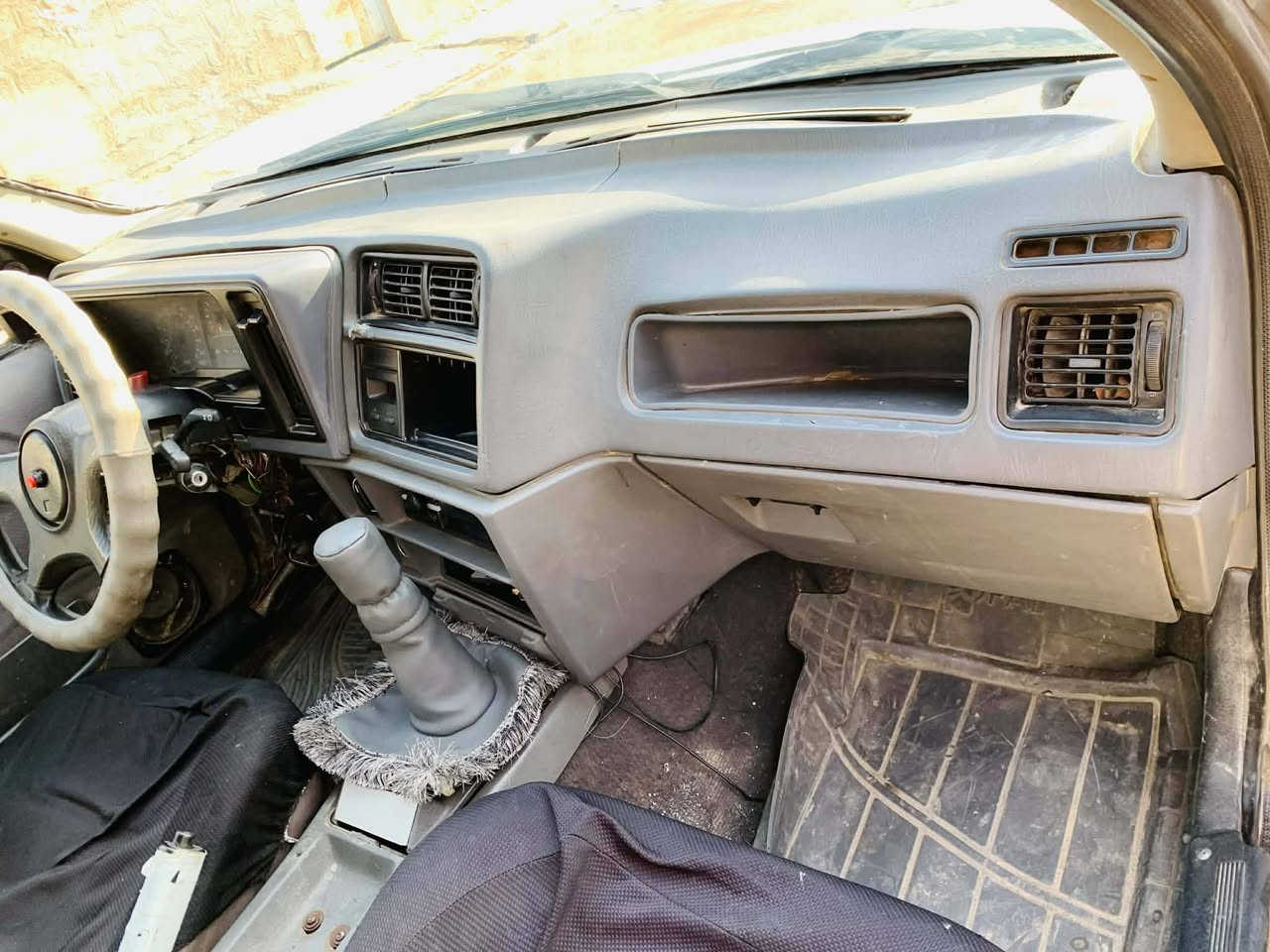 سلام وعليكم سياره فورت اسييره موديل 1990مشروع وطني كهربايات كلا شقال محرك بي بخار تايرات جدد سياره حلوه للستفسارالسعر 18وبي مجال              ***********
