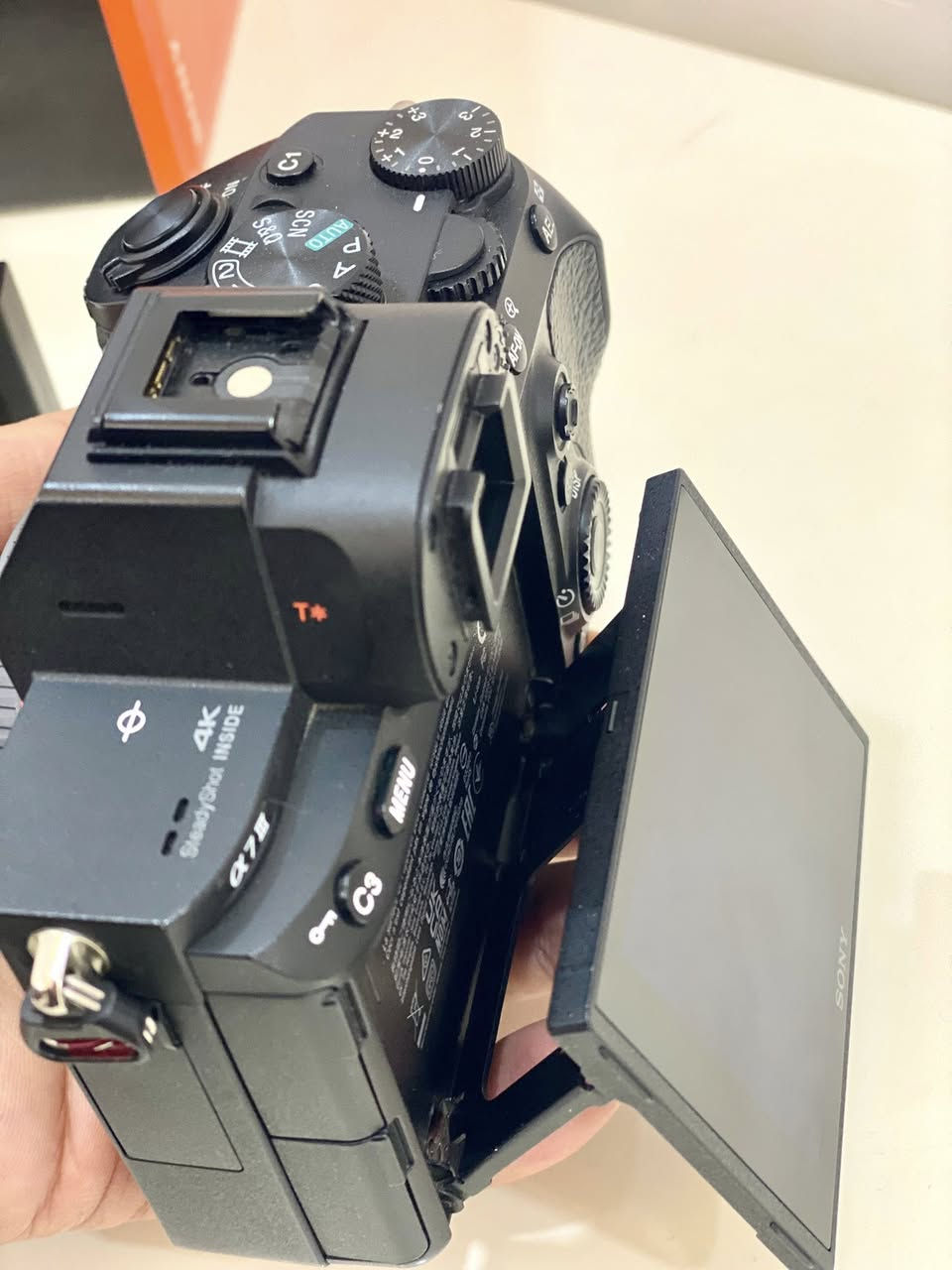 كاميره سوني مارك ٣ بدي شتر ٨ الف مستعمل معه عدسه ٣.٥ مليم بل كارتون كاميره معه عدسه مع ٢ باتر مع كفر اصلي مع جانطه ١٠٠٪؜ نضافه  --سعر  مليون و٧٥٠ الف واتس اب ***********
