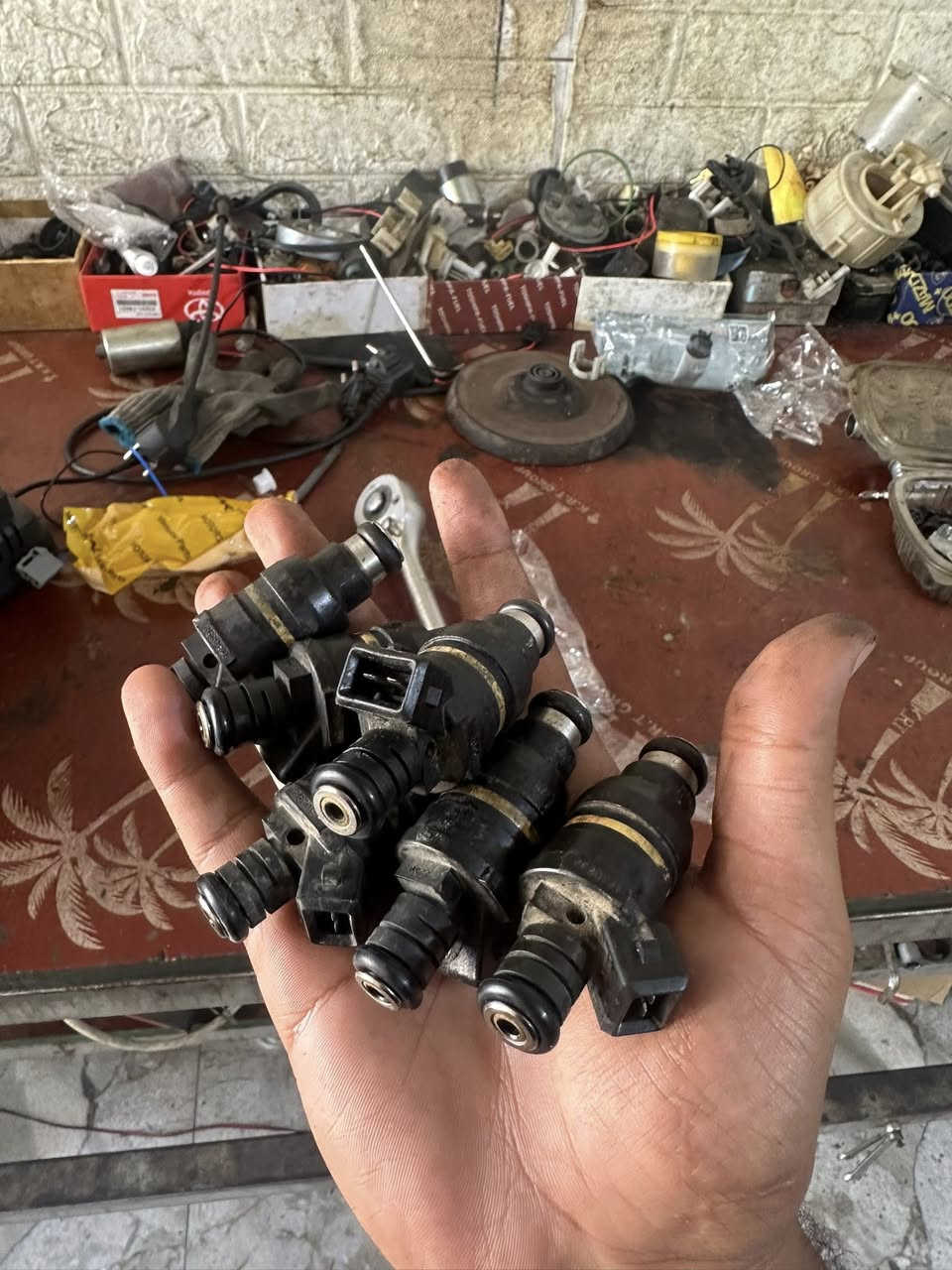 تخم نوزلات BMW فاتحهم من مكينه حاوية جدد و نضيفات شرط الفحص سعرهم 110 مكاني بصرة ***********
