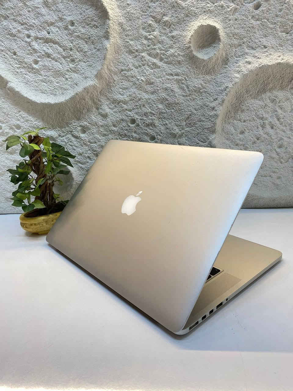 Macbook Air 13.3 M1 بۆ فرۆسشتن
CPU: M1
Ram: 8GB
Storage: 256GB
Battery: 100%
Screen Size: 13.3 Inch
Keyboard: Arabic

ستیکەرەکان بە کەڤەرەوەیە
پاکەت و شەحنی خۆی لەگەڵدایە

نرخ:850 دینار
***********
