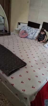 غرفه البيع سعر 700 وبيه مجال تواصل واتساب 07718380107