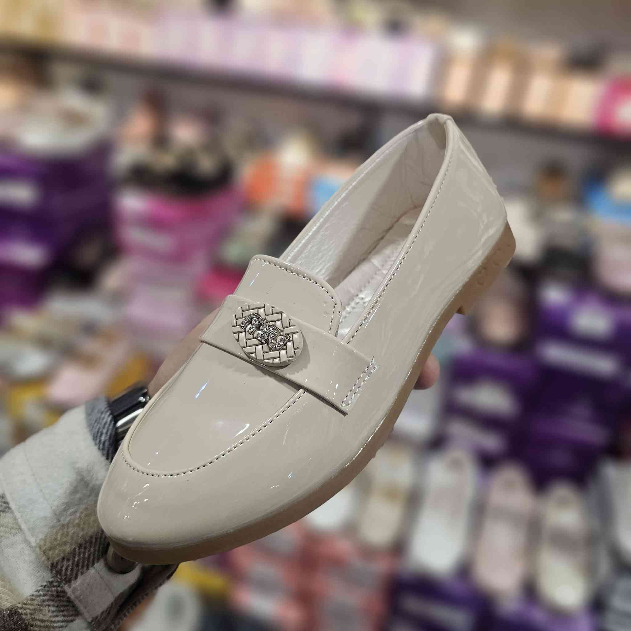 جديد فلات بناتي 
جمال القطعة 💯💯
كوالتي عالي ❤️❤️
لونين اتوفر بيها فقط 
الابيض/ الاوف وايت
قياس ٣٦/٣٥/٣٤/٣٣/٣٢/٣١

⭕ العنوان موصل حي المهندسين مول قوارير
      الطابق الثاني 

⭕يوجد توصيل داخل الموصل 

⭕هاتف ***********

⭕هاتف ***********
