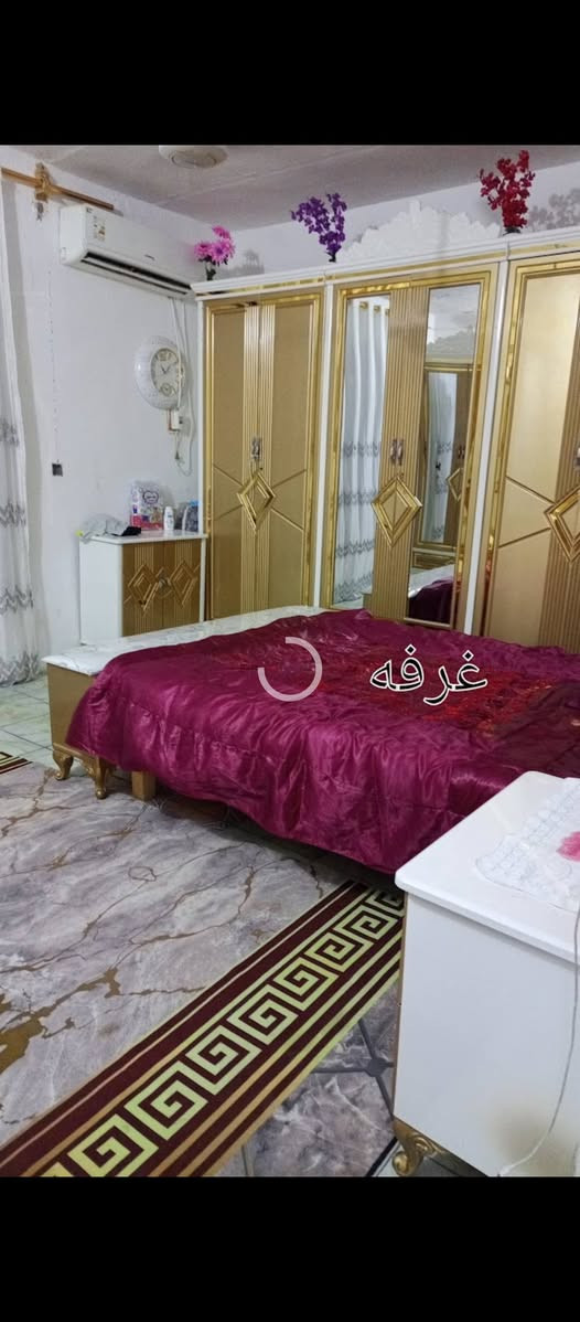 سلام عليكم
بيت بل زنابره للبيع المساحه 650م غرفتين نوم صاله ومطبخ استقبال البناء 300م والحوش 350م على الشارع العام شارع الزنابره قرب التارتان 
الرقم ***********
