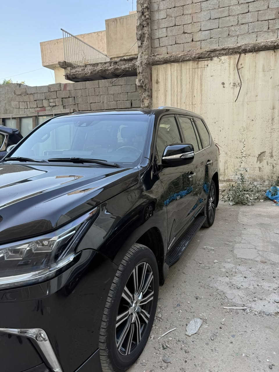 لكزز موديل 2018 بغداد ماشيه 55 الف لاتبديل ولا صبغ ماعدا شخوط بالداعميات موبايل ***********
