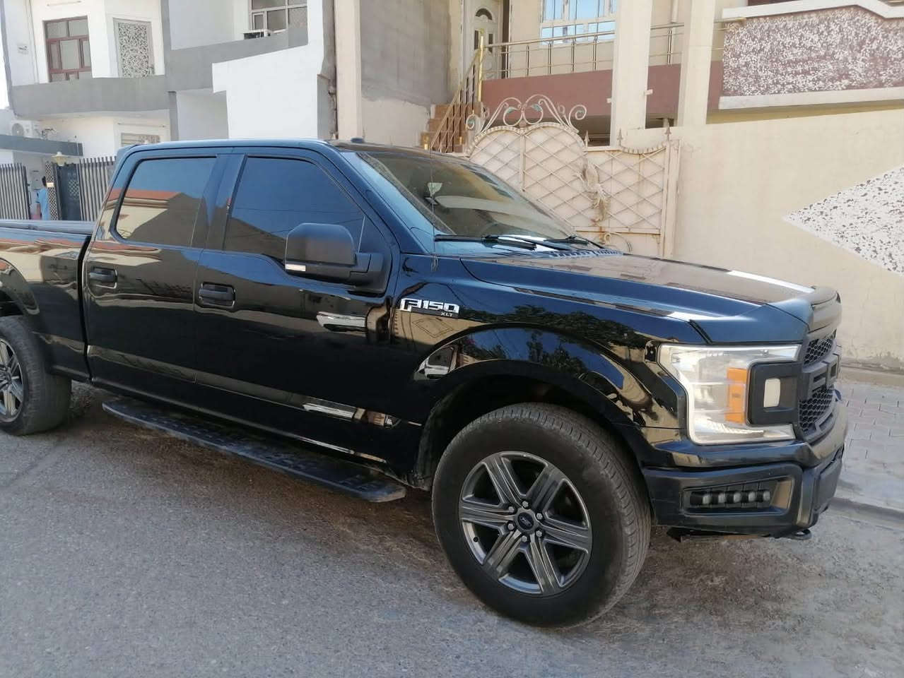 سلام عليكم فورد 150 موديل 18 مواسفات xLT
داخل كلين بلعراق بي قطعه صبغ بدون دواخل وبدون ارباك
سعر 185 بي مجال باب طويل وبودي طويل بدون نواقص 
رقم مبايل *********** مكاني كركوك
محرك 8
