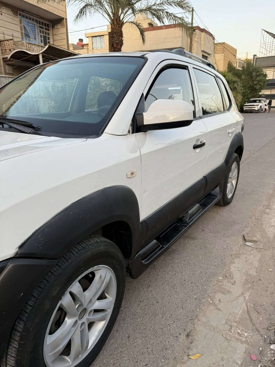 السلام عليكم للبيع توسان موديل 2009 خليجيه محرك 2000 دوش كير محرك تبريد كاملات تخم تاير جديد تخم ويلكب بيهة صبغ جاملغين وبنيد ماشيه 99 الف كيلو السياره فول فتحه كشنات جلد رقم بغداد شبه مميز بأسمي تحويل مباشر رقم جديد هزه وسنويه جدد السعر 105$ وبيهة مجال مكاني بغداد المنصور للاتصال ***********
