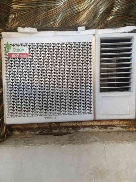 السلام عليكم غراض بيت للبيع كامله  نظيفات
غرفه نوم عراقي
 صاج ٦ أبواب 
ثلاجه فستل 
مكيف توسوت 2 طن 
 مبردة Alooni 
 مكاني بغداد...اتصال فقط .***********
