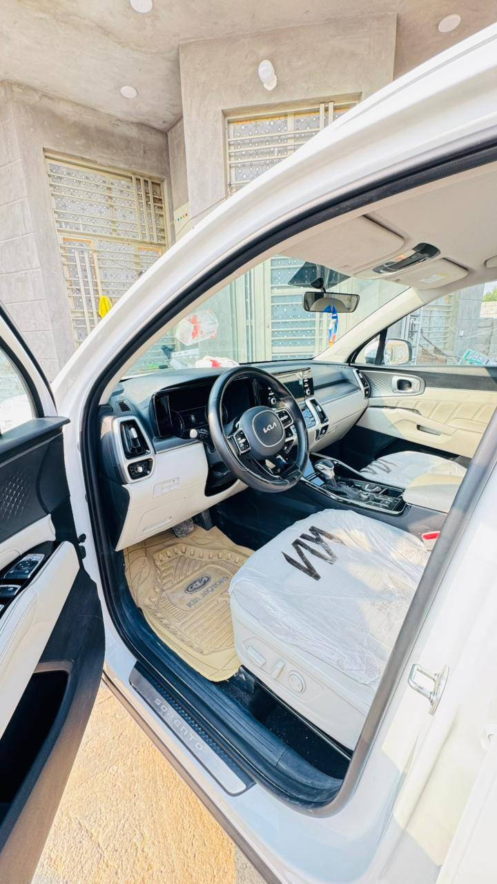 اللهم صلي ع محمد وال محمد
للبيع سورنتوو 2023 اربيل دولي رقم وهزه وسنويه جديده لغايه 2027 محرك 2500 كفاله عامه ماشيه 41 الف سبعه راكب ويل 20 جنطه فول كهرباء مكان السياره الديوانيه 
***********
***********
