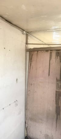 حاويه ١٢ متر  مكاني بغداد قرب كراج النهضه السعر ٢٢٥٠ 07710174943