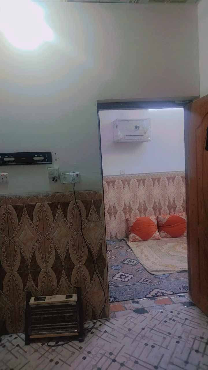 سلام عليكم دار للبيع المساحه 60 متر عنوان البيت كوفه منطقه السهيليه قريب جسر الإمام علي البيت زراعي سند 25 يحتوي على غرفتين ومطبخ وحمام داخلي وخارجي وصاله مفتوحه ع المطبخ للاستفسار تصال على الرقم *********** مامتواجد فيس أو مازنجر وتساب وتصال فقط
