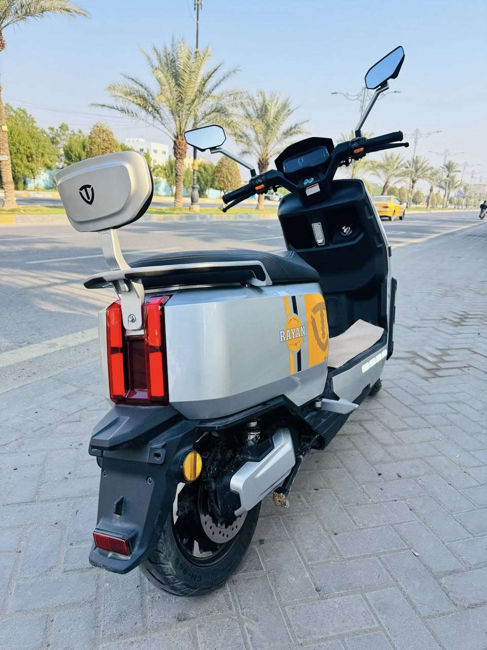 السلام عليكم
السلام عليكم 
دراجة ريان الوحش 
بصمة 
الدراجه 6 باتري 35 امبير

نضام البريك APS مانع انزلاق ودسكات والدبلات هايدروليك 
ملف الدراجه 3000   واط حقيقي 
لايتات زنون عالي وناصي بريك رياضي
ميزة الباركنگ قفل جوزة
***********
سعر 850 ماكو هيج سعر
