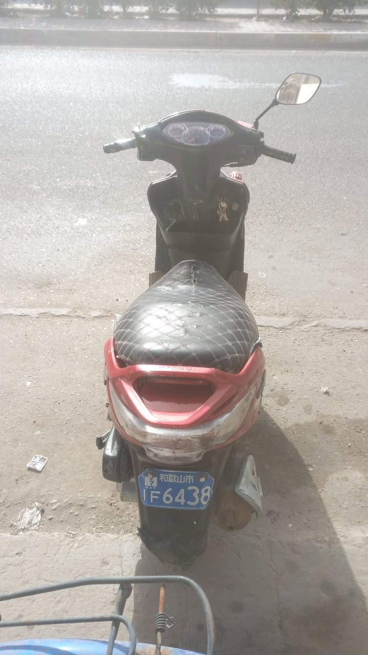 موطور للبيع السعر 250الف شارع الملعب رقم الهاتف ***********
