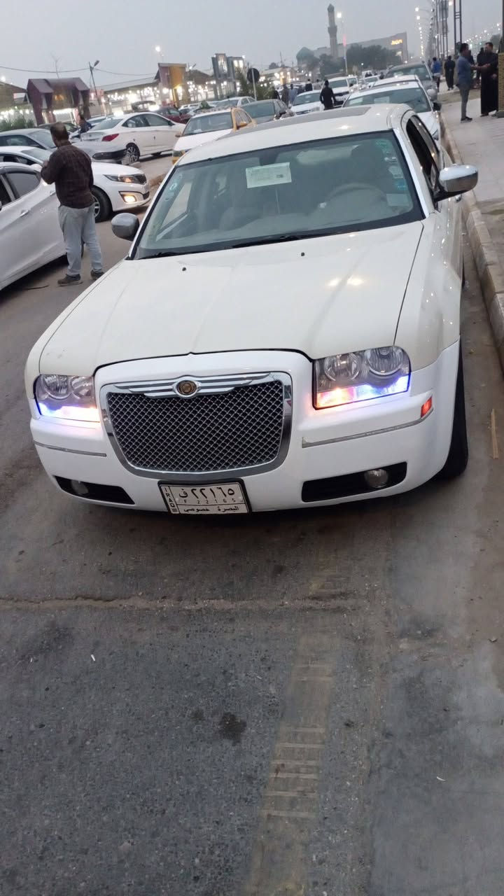 السلام عليكم 

اوباما موديل 7 بسمي فول فتحه سقف تحكمات 
كشنات جلد 
بيها صبغ اثر شخوط يعني نص باب جامغ 
ادامه كامله تبريد تدفئه كير محرك خير من الله 
السعر 95 وبلعافيه على الياخذها
***********
