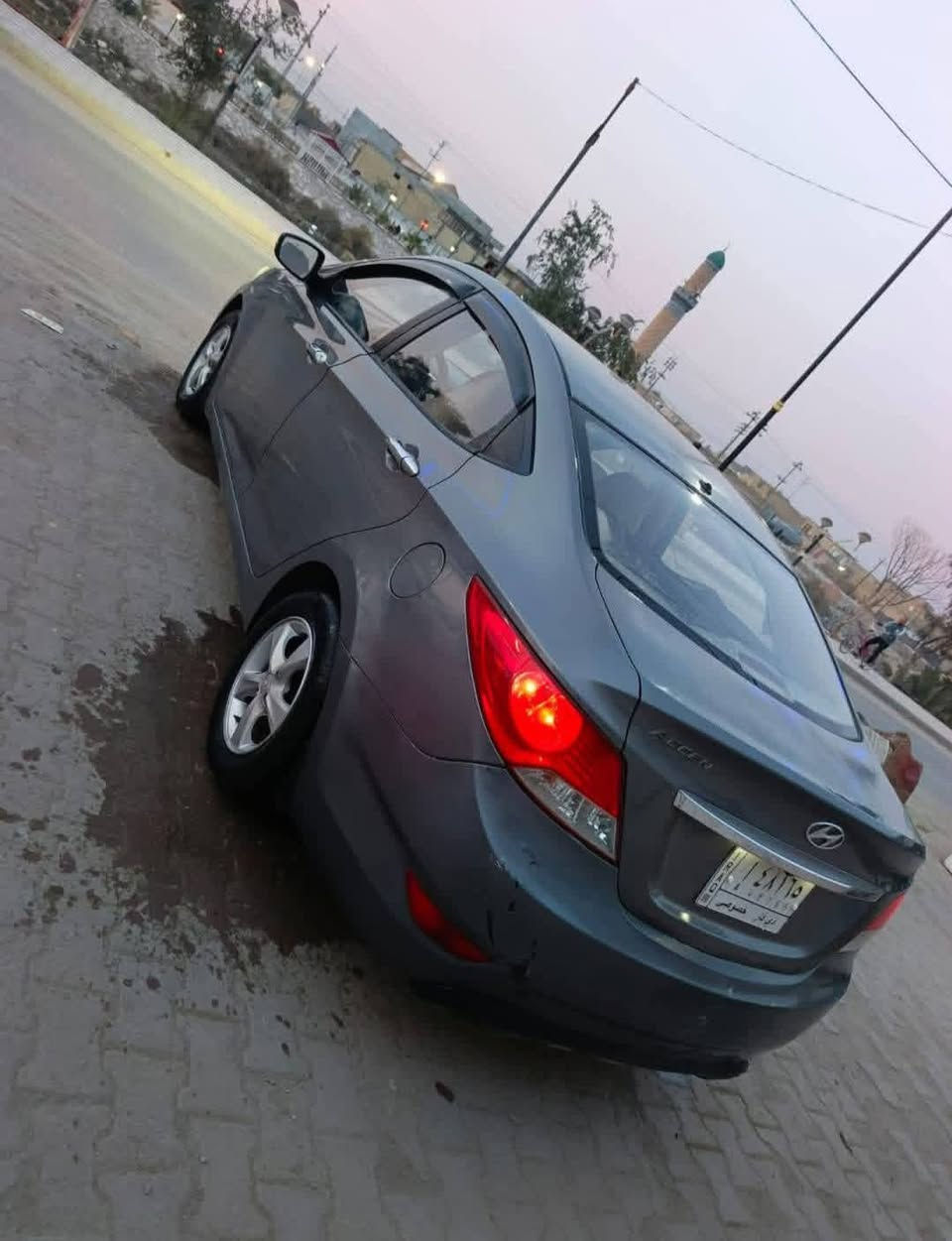 السلام عليكم 
اكسنت موديل 15 خليجي مكينه 1400 
جاهزه من تبريد ،حداديه ، تايرات جديده 
بيها جاملغ ايسر مبدل اثر طخه بسيطه 
السعر 75 وبيها مجال بسيط 
العنوان /سوق الشيوخ/***********
