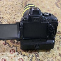 نيكون ٥٢٠٠ • زووم ٧٠-٣٠٠ • كارت ٣٢ جيجا