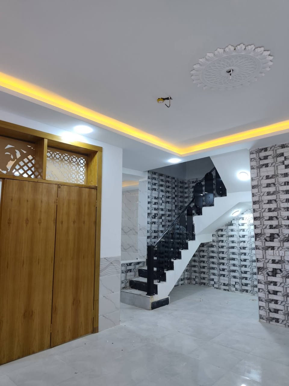 مساحه150 متر #طابو_زراعي  سند ٢٥
🤑 سعر والوحده لبيت 🤑وبيه مجال  🤑  متجاورات يبعد عن الشارع العام700متر 

تفاصيل لبيت (( موجود🎥📷 فيديو كامل للبيت
غرفه نو2// مطبخ// صاله// استقبال// صحيات خارج وداخل 

عنوان البيت  نجف مقابل ملحق قرية لغدير282

بناء ممتاز// اساس وسقف صب 
طابوق 🧱 جمهوري

كل البيت #سقوف_ثانويه

كل الخدمات موجوده 
مدارس 🏫 سوق #تبليط 

مقابل  قرية الغدير  ***********
واتسابن
