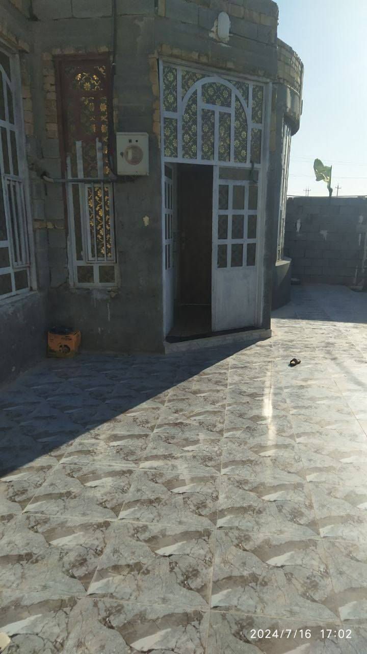 متاح#
بيت للبيت مساحه الارض 300م
مساحة البناء 200 م صب ارضي 40×60 وخمس سوف طابوق ورباط فوق البوب على مدار البيت والسقف عگادة والشبابيك تفصال درجه اولى حديد 2 ملم الارضية بالكامل سراميك.. يتكون البناء من ديوانية 4×7 و غرف نوم 4×5 عدد 2 و غرفة نوم 4×3 و موزع غرف 3×6 و هول 4×4 و مطبخ 4×5 و حمام داخلي وحديقة خارجية واسعه وسقيفة 
العنوان القرنة النعيم شارع مخبز العراق  
للاستفسار عن التفاصيل والسعر الاتصال على *********** سيد باسم
