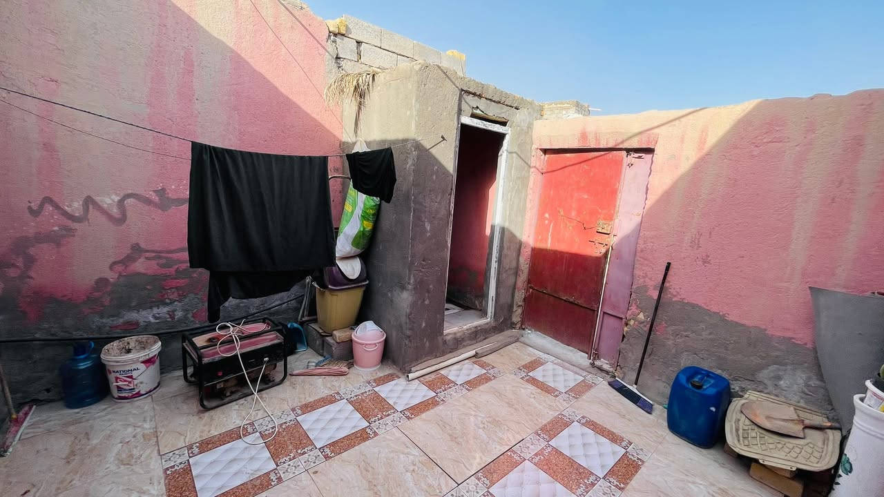 بيت زراعي للبيع
مساحه 150 متر 

طريق سوك فضليه نزله لامام الباقر 

ثالث بيت عن تبليط نازل 

يتكون من غرفتين وصاله واستقبال ومطبخ وصحيات داخليه وخارجيه وساحه 

بناء بلوك سقف عكاده 

السعر جدا مناسب 25 وبيه مجال للشراي

لاستفسار والتواصل خاص او على الارقام لتاليه

ابو امير  :  ***********

منتظر حازم :  ***********

نستقبل كافه العروض الطابو والزراعي بيع وشراء في جميع مناطق سوك الشيوخ في مكتب الأمير للعقار  حي الجوادين قرب الصيدليه مباشرتا
