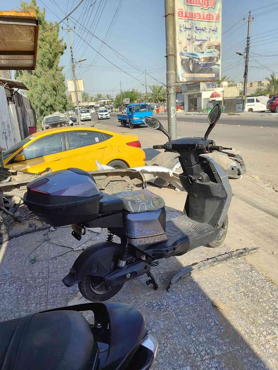السلام وعليكم دراجه شجن باب اول بيها عطل بسيط متاخد شحن
الدراجه كدامكم سعرها 275 
مكاني بغداد الدوره يا وياها شاحنتها الاصليه 
رقمي ***********
