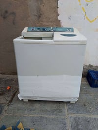 غساله للبيع سعرها ٣٠٠ جديده وشغاله تغسل بطانيات ملابس جفف اليشتري فقط ...