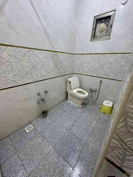 السلام عليكم الدار للبيع التواصل عل الوتساب ***********
