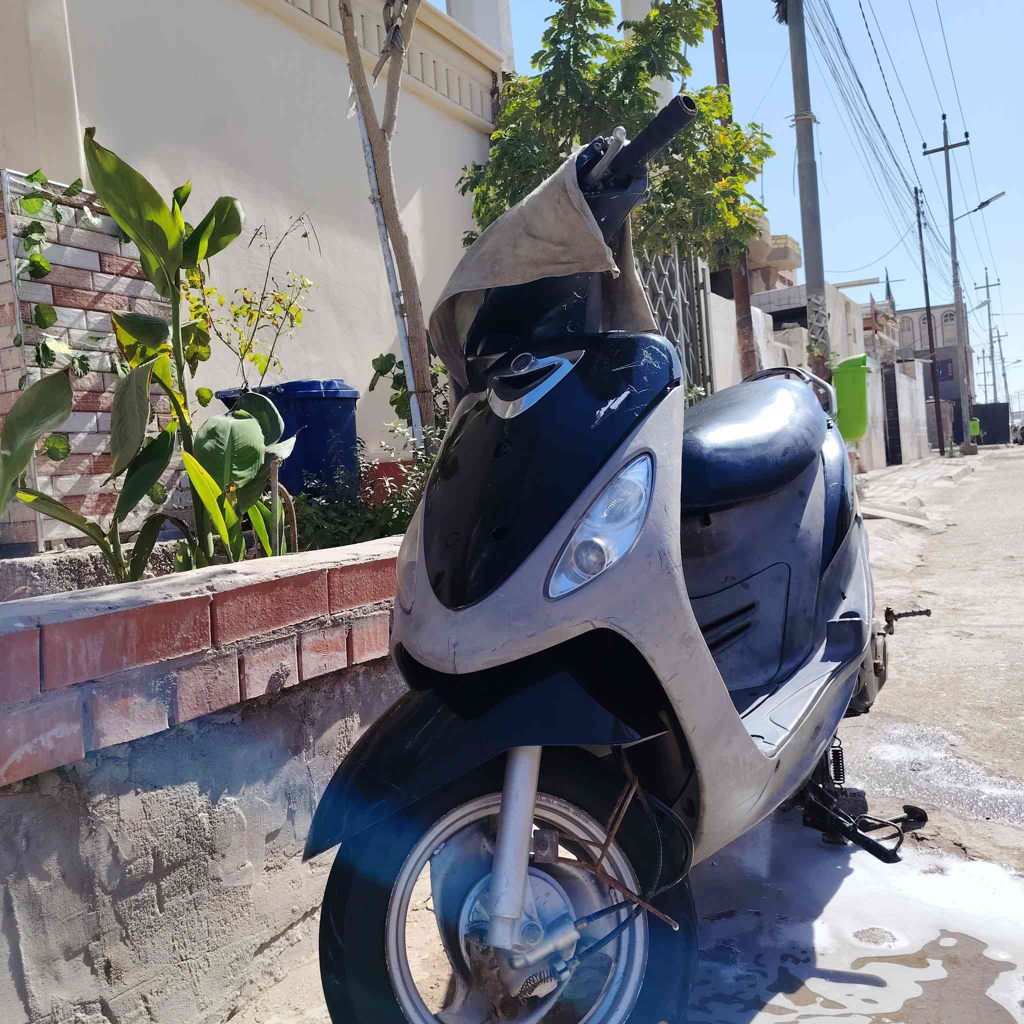 سلام عليكم للبيع دراجه ماكس قجمه الدراجه ختم ويه الكفر والمحرك الشاير والبكلايت والتريشه دراجه حلو نعمه نكره وحده شغاله هورن لايت واشاير زوج تايرات دراجه تأخذه تترحملي المكان البصره القرنه السعر ٦٠٠ المكان الكرنه الشرش ***********
