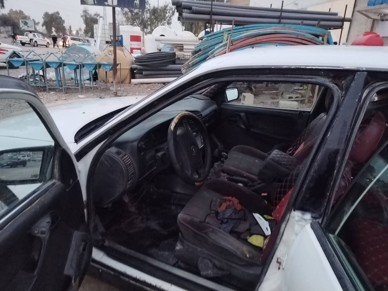 سلام عليكم سياره اوبل اوميكه حجم 24 بيلاد موديل 93 سياره بدون ضرر بدون خياص بدون سبغ كير محرك ابشرط كهرباء كول يشتغل سياره نضيفه جدن سعره 22 رقم كركوك مشروع وطني تحويل موباشر شراي خابر *********** مكان كركوك داقوق
