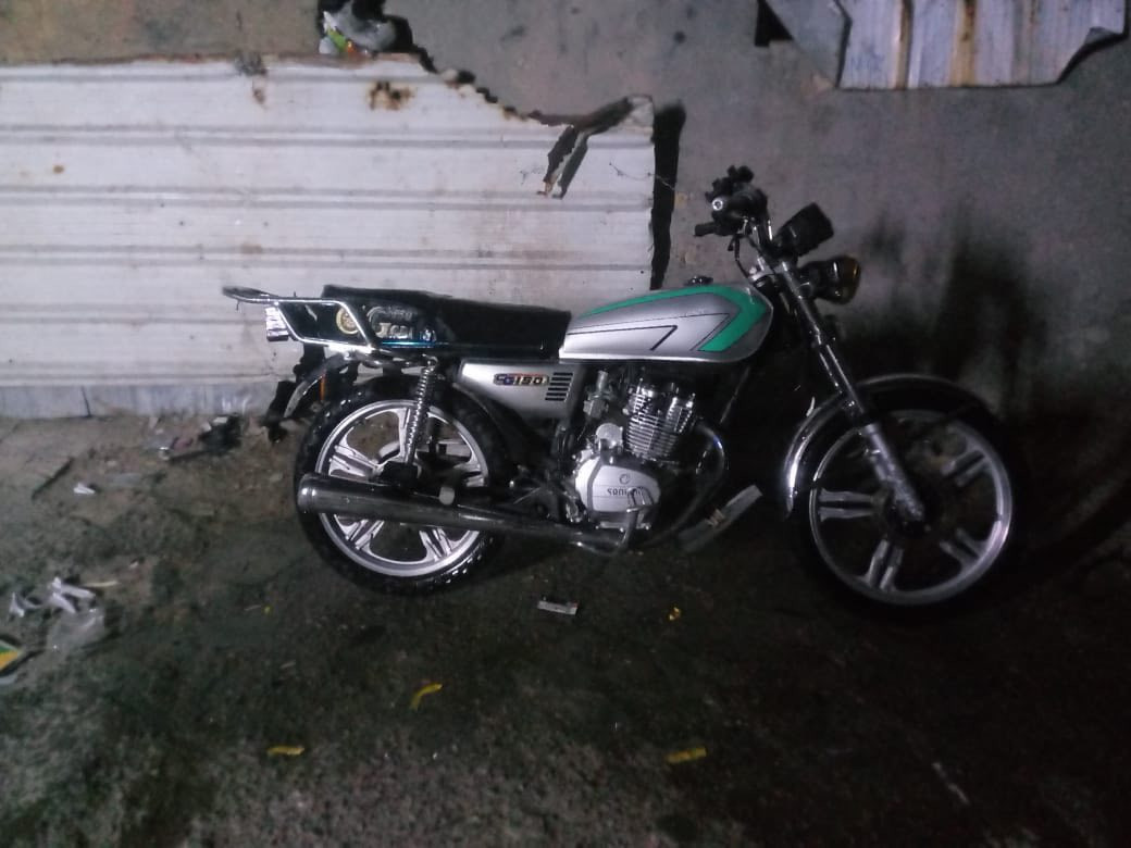 دراجة أيراني 5 كير نظيف فقط بيها البكرة مال الزنجيل يرادلها تبديل ب20 الف رايدها 450 الف مجال بسيط حك الجيه المكان البلديات 
***********
