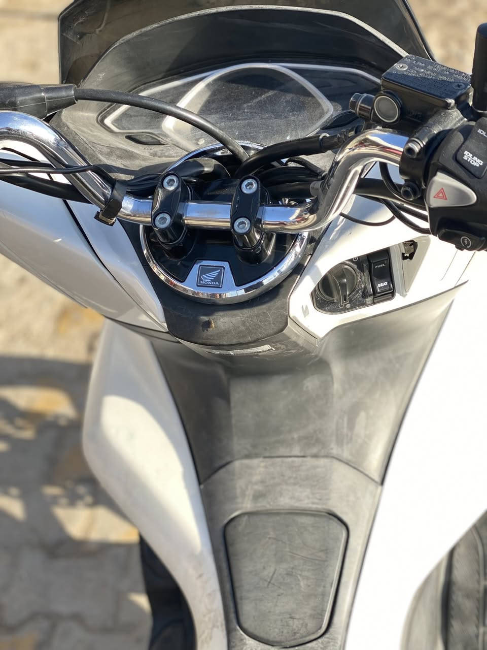 السلام عليكم pcx  جيل الثالث  ياباني  دراجه نضيفه ماشيه 50الف سعرها 16 ورقه ونص وبيها مجال قليل مكان الدراجه زعفرانيه للانتصال ***********
