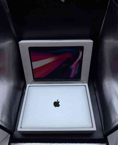 ‏MacBook Pro M1 2020
المواصفات:-
-حجم الشاشة: 13 بوصة 
-المعالج: M1
‏-CPU: 8-CORE
‏-GPU: 8-CORE
-معالج الرسوميات: 2GB
-الذاكرة العشوائية: RAM 8GB
-التخزين: SSD 256GB 
-الحالة: ممتاز كالجديد
-عدد دورات البطارية: 448 دورة 
-حالة البطاريه: 91%
-يأتي مع الملحقات الاصليه كامله
-هديه حافظه
-هدية ادبتر USB-C

السعر: 945,000 د.ع 

التوصيل: مجاني إلى جميع المحافظات، مع إمكانية فحص الجهاز عند الاستلام قبل الدفع.

للطلب أو الاستفسار:-
إرسال رسالة أو الاتصال على :
‎              0770 5266 000 / واتساب 

للمزيد تابعوا صفحتنا على إنستغرام: 
‏amwaj.macstore بغداد
