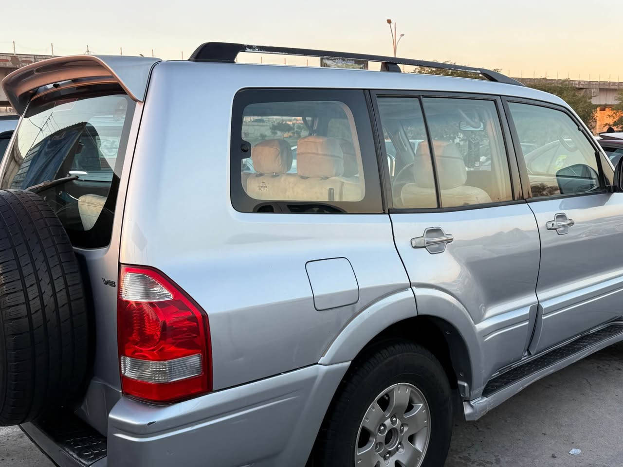 سلام عليكم باجيرو 2005 محرك 3000 غاز بانزين دفتر بانزين ودفتر غاز بسمي صدر خلفي امامي جديد بدون صبغ سقف سلايت رقم كركوك مشروع وطني تخم تاير جديد تبريد ثلج 🧊 3 قطع تبريد شغال سبع راكب منضومت غاز 60  لتر.    *********** بغداد, العراق
