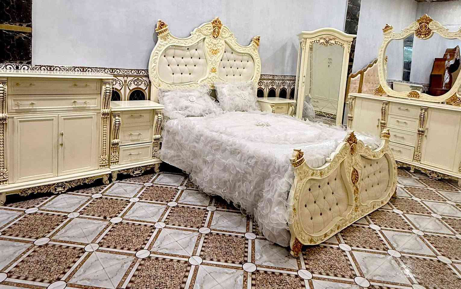 يعلن معمل ومعرض الجشعمي 
عن #عروض وتخفيضات ع اسعار غرف النوم 🤩🤩
نقدم ارقه واجمل موديلات غرف النوم 🥰🥰
المنشور يحتوي ع اكثر من ١٥ موديل غرفه نوم 
ادخل ع الصفحه وشوفه الموديلات التعجبك واحنه بل الخدمه
الاسعار حسب الموديل وحسب لون الصبغ 
غرف زان مسرح #  # غرفه توج #غرف ديوان
نشتغل حسب طلب الزبون 
نجارة الجشعمي متخصصه في صناعه الاثاث العراقي 
غرف نوم # بوفيات # جرابي اطفال # كناتير مفرده 
العنوان #الرمادي التأميم شارع 
المشاتل قرب ركن المدينه   
للاستفسار *********** واتساب
