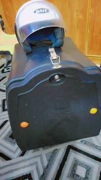 صندوق دليفري للبيع زائد خوذه زائد تجوى سعره 45,000 قفل لا حد يخابرني و...