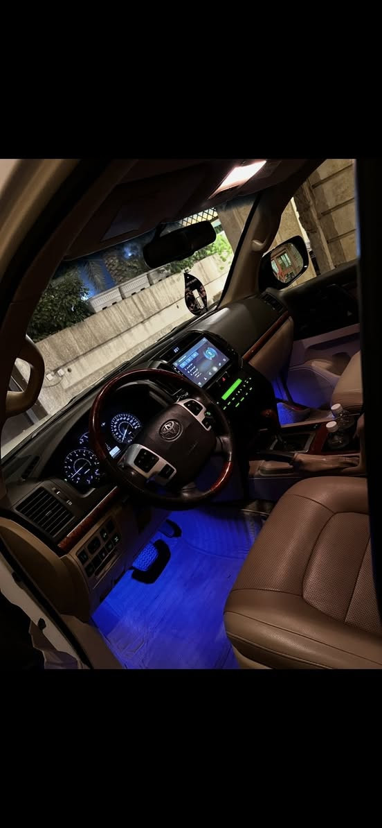 السلام عليكم للبيع او مراوس
لاندكروزر 2014 
بريم اصل ماشية 100 الف حقيقي 
السعر 38 الف دولار 
للاستفسار ***********
