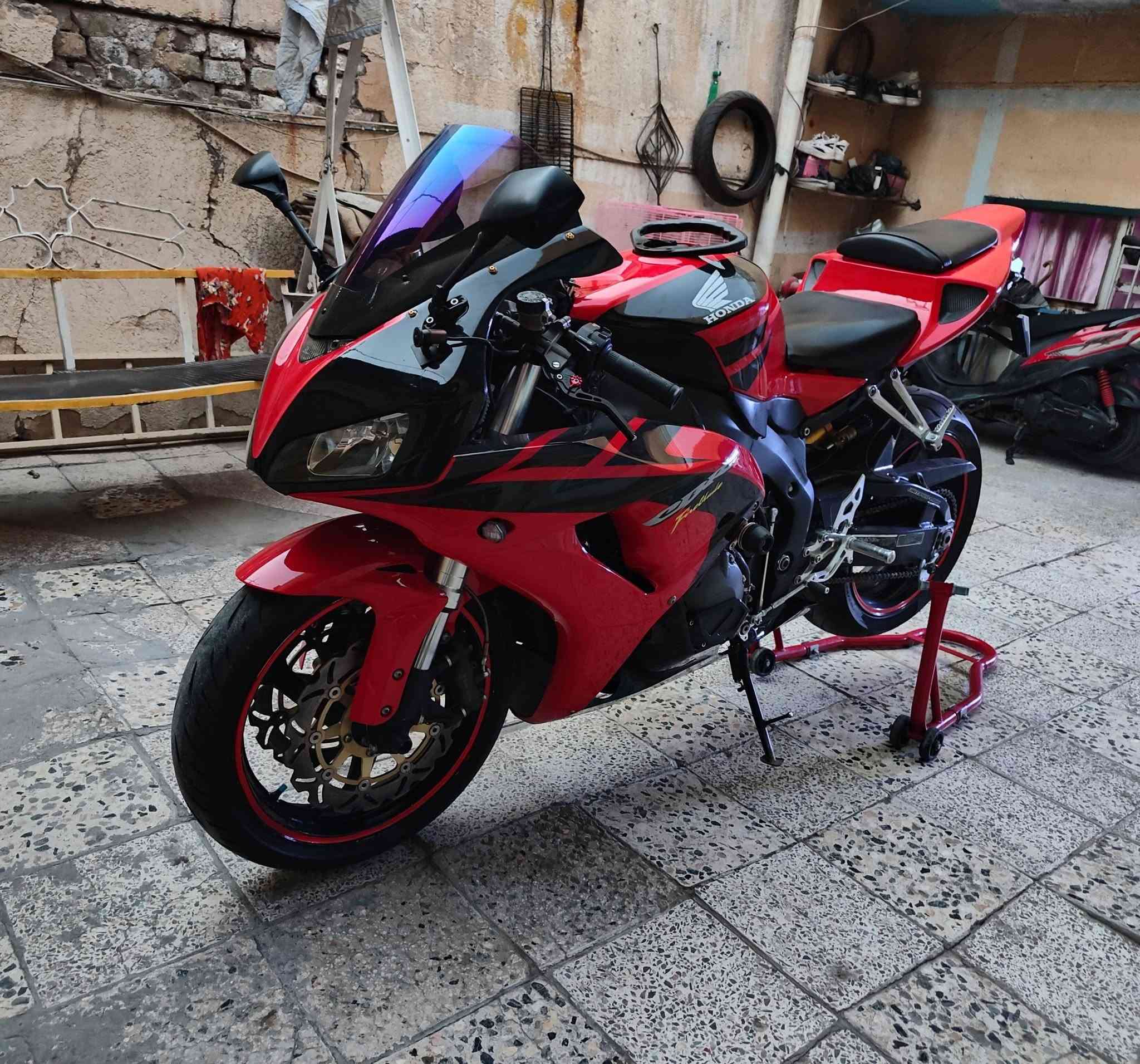 سلام عليكم CBR 1000 RR 2007 دراجه مكفوله كفاله عامه من البجم للكزوز ربع متصرف عليهه جاهزه عله اخير حبه وكلهه بوضع البلاد كلشي بيهه شركه ماشيه 41 الف بيهه هواي شغلات بيهه داش كام كامرات خلفيه واماميه بيهه جي بي اس قطعتين الدراجه حلوه نصبتهه وترايهه احله الدراجه اوراق ومنفيس مكانهه مدينه الصدر سعر 44 ورقه ***********
