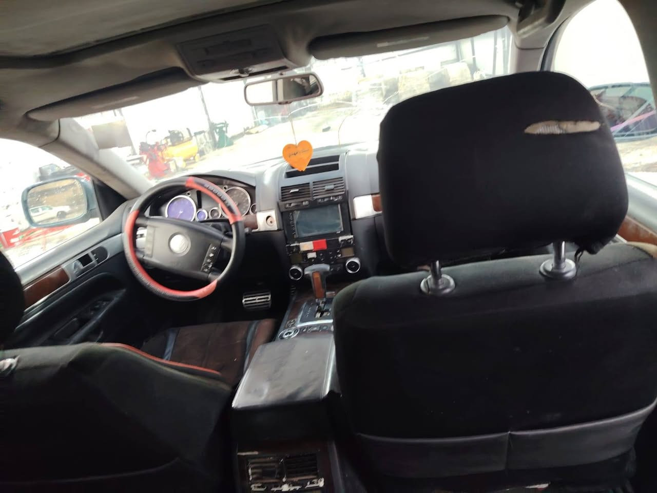 سلام عليكم
كولف طورق 

السياره محرك كاز محرك كير حاويه حداديه جاهزه شلعه معدل تخبال يرادله ترتيبات بسيطه وكاله لو تحويل السعر 85 او مراوس بصالون مكانه بصره للتواصل ***********
