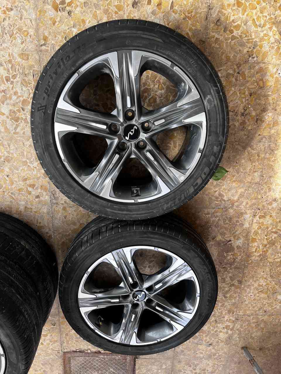 تخم ويل وتخم تايرات  للبيع ب800 وبيهن مجال لا تصليح ولا صبغ ولا عواج
مكاني محافظه البصرة 
***********
