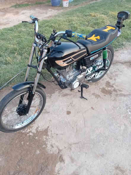 سلام عليكم اعادة نشر!! دراجه للبيع نامه اوراق موديل 2015 وكيله بشارع بغداد مثل ماواظحه نظيفه كهربائياته كله جاهزه الشراي خاص او علئ رقم***********
