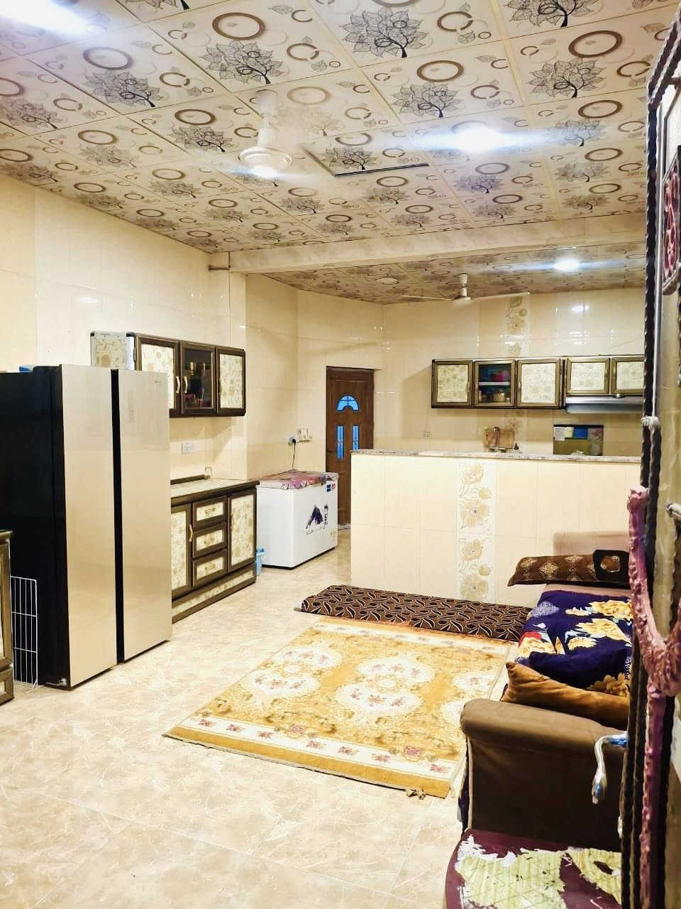 دار للبيع الديوم منطقة ال 11 الف مساحه 315 متر صدر  طير  قرب مدرسة الهماميه  طابقين  5 غرف نوم صاله استقبال مطبخ صحيات 3  كراج سيارا حديقه بيت مرتب درج خارجي  طابق ثاني  تعامل معا صاحب علاقه مباشر للستفسار ***********
