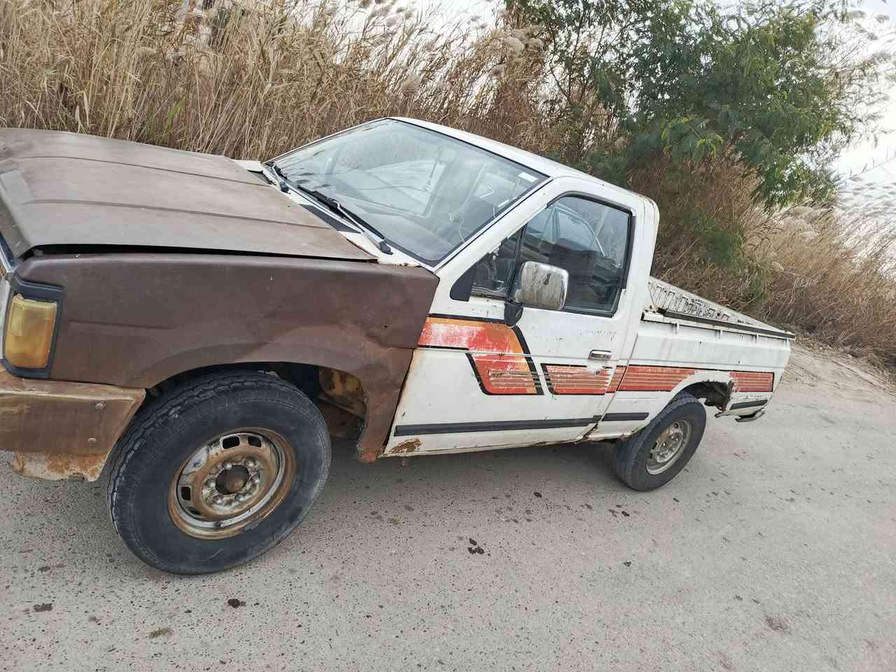 سلام عليكم نيسان موديل 1988 رقم كربلاء تحويل مباشر محرك كير اكسل جدد يرادلها تلحيضات سعر 20 مكاني بغداد ***********
