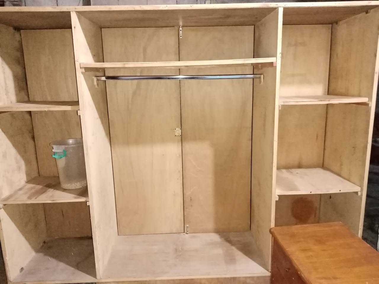 كنتور 3ابواب صاج السعر 150
كنتور 4ابواب صاج شغل حطاطه مقطع من الداخل مثل ماواضح بالصوره  السعر 210.فلوجه حي المعلمين. ***********
