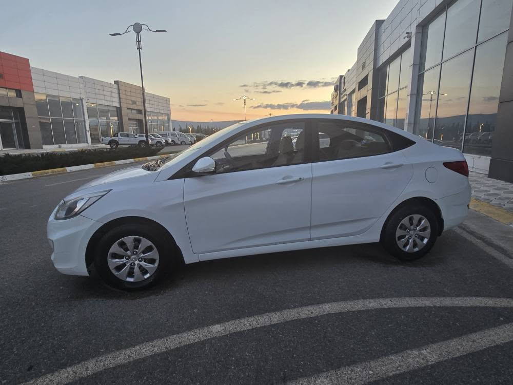 هوندا أكسنت 2018 خليجي
مواصفات: أوتوماتيك عادي،  ومرايا كهرباء، تحكم استيرن  (فوليوم)، تثبيت سرعة، حساس، داخلية  بيج. ABS
السيارة كولش حلو جيدة ، المحرك والجير والتبريد ممتازة،
 سنوية جديدة باسمي، جاهزة للتحويل تنييوم بدون غرامة.
الصبغ: 3 قطع صبغ فقط بدون داخل
السعر: 103 ورقة بيمجل بصيط

للاستفسار:
***********
السليمانية – داخل المدينة فقط للبيع السليمانية, العراق
