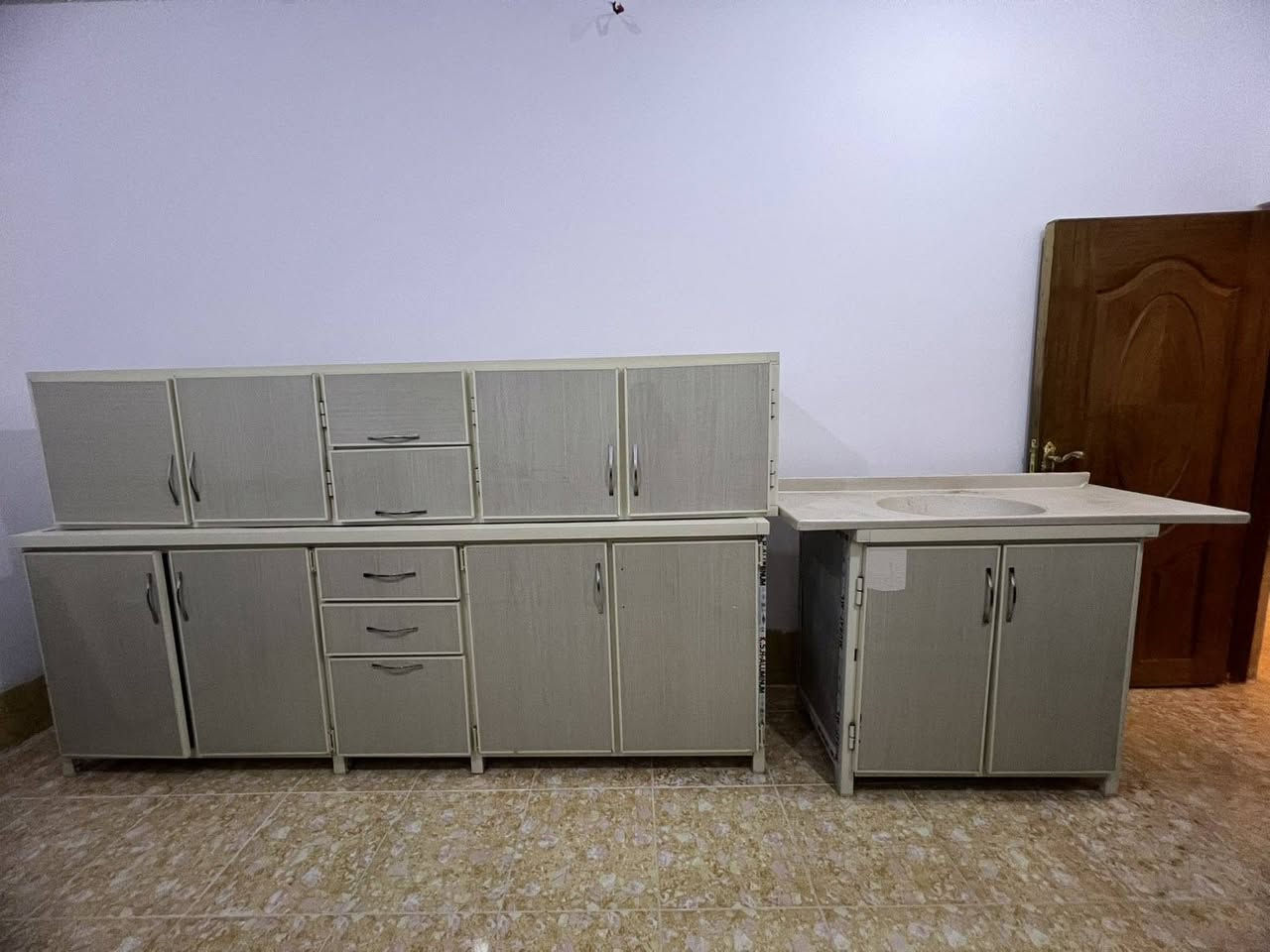 بؤ فرؤشتن 250مةتر و نيو
بي عيبة توندو تؤلة
شوين هةولير 
سعري ٢٠٠ هةزار كةميك معامةلة
***********
