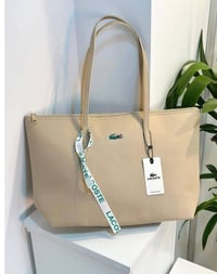 لاكوست • جلد • توصيل ديوانية