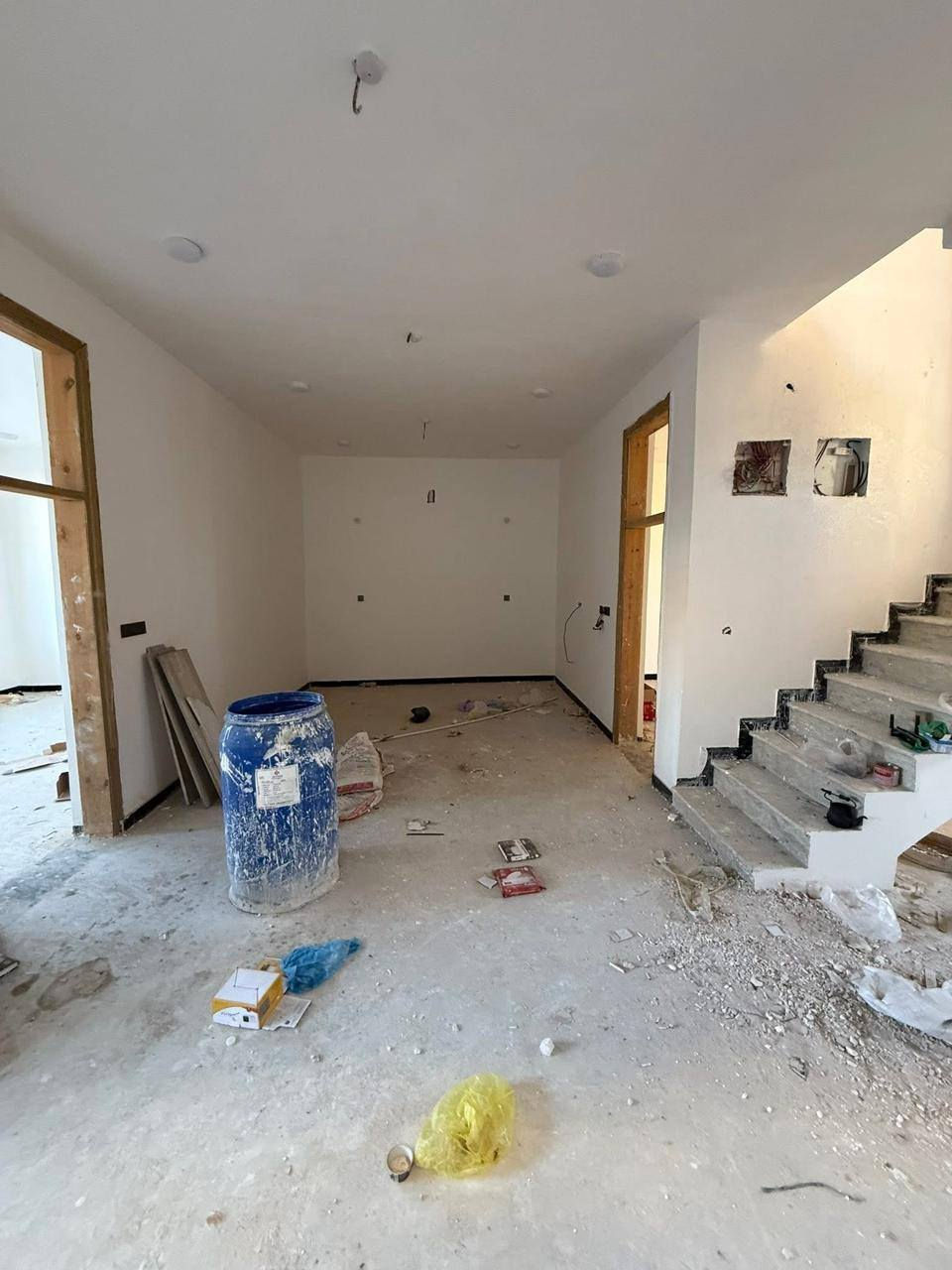 🏘️/ دار للبيع المساحة ١٧٥ م طابو زراعي سند 

              الواجهة ١٢ م / النزال ١٤.٥ م 

🧱/بناء حديث قيد الانشاء استلام عند التكملة 

الطابق الاول / مطبخ . هول . استقبال . غرفتين نوم . مجمع صحيات . حديقه داخلية . صحيات خارجية 

الطابق الثاني / ثلاث غرف نوم . هول . مجمع صحيات 

🌏الموقع / شارع ٨٠ مجاور شركة عراق البدر  خلف التجاري مباشرةً 

لمعرفة السعر// يرجى مراسله الصفحه 
 
للاستفسار اكثر مراجعة مكتب 

#بشار_للعقار_والمقاولات بدايه شارع الحسينية من جهة شارع ٦٠ 

***********                  ***********
