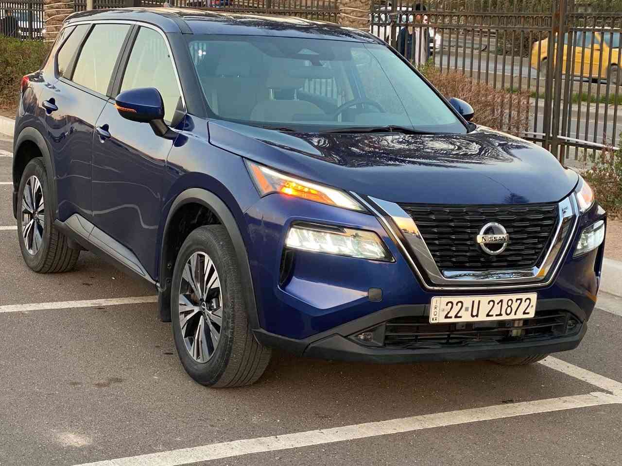 السلام عليكم 
نيسان روج  موديل 2023  ماشية 24 فقط  فئة SV
لون ازرق   (دخول جديد للعراق)
  وارد امريكي رقم اربيل شرط التحويل بأسم المشتري أو وكالة باللي يعجبك حادثها  مقدمه البنيد مصلح على كده
  (كلها ليبل واحد بدون تبديل اي قطعه)
ايرباك الدركه والبرده فقط وراجع شركه 
تصليح درجه اولى 
كشنات ودشبول بيجي فاتح 
مواصفات / محرك 1500 توربو
بصمة تشغيل+ بصمة ابواب 
تبريد قطعتين
رادار امامي خلفي جانبي 
تحديد مسار قيادة آليه
نقاط عمياء + اشاير بالمري
شاشة ايبادكبيره  تدعم كار بلي 
كامرا خلفيه دوارة 
فول تحكمات استيرن جهتين
تبريد بيانو شاشة منفصل
سايد بريك بصمة + 4 انظمة للقياده
اوتو هولد + كشنات تحكم كهرباء 
داخل السيارة لونين 
حساسات خلفية 
ويل كب حجم 18 بلادي 
وباقي المواصفات معروفة  للسيارة
صور امريكا مرفقه بالمنشور 
السعر  164 ورقه 
مكاني بغداد  الغزاليه  شارع مدير الامن 
*********** 
للامانه السياره حلوه وشخط مابيها وابيعلك شرط السونار
