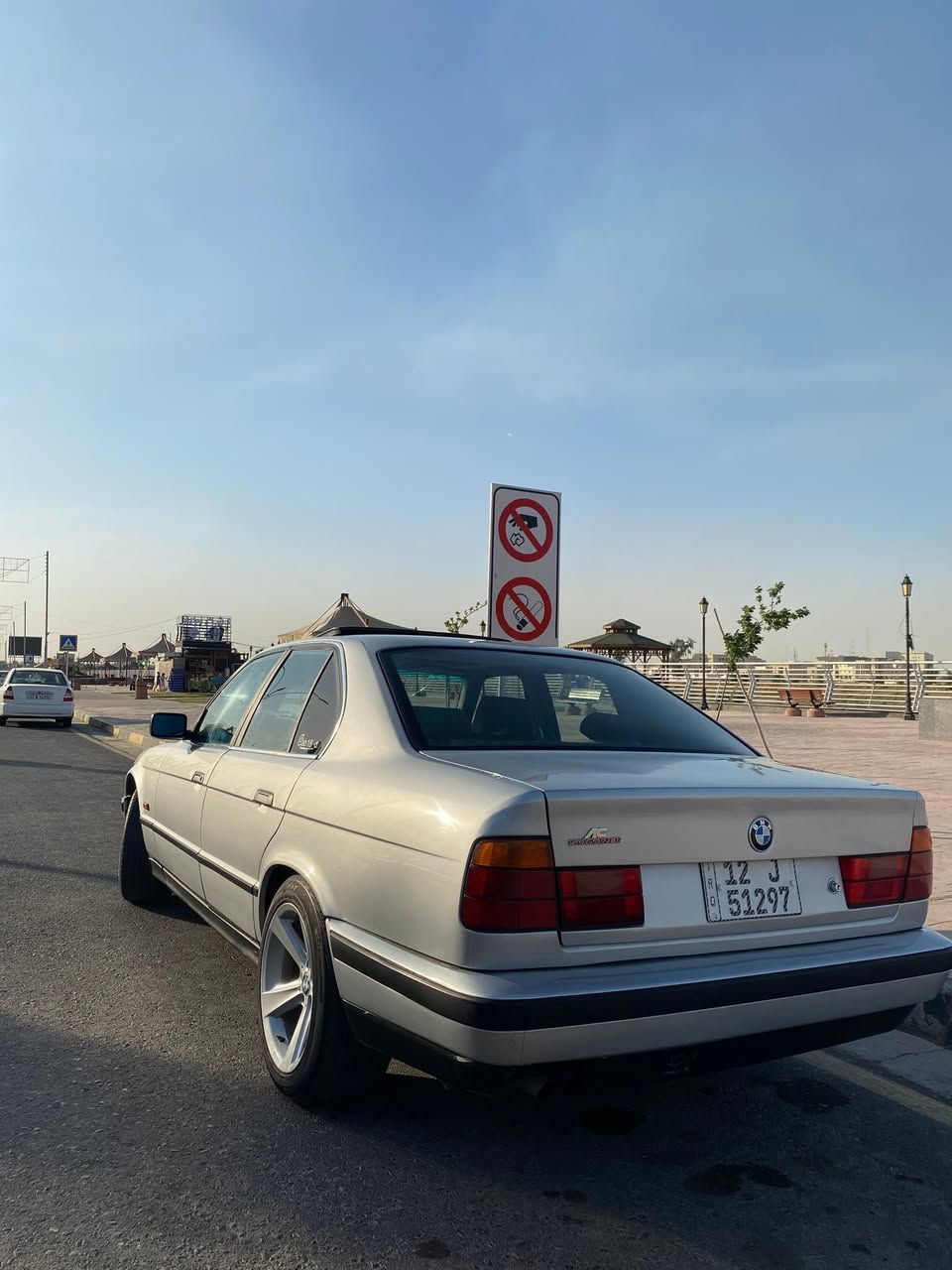 للبيع Bmw e34 موديل 1991
السياره جاهزه من ناحية كير ومكينه وكهربائيات 
تبريد شغال 
سلايت 
اربع جامات كهرب 
قفل مركزي 
كشنات جلد M
دركه M
دشبول ايرباك 
مصبوغه عام جماليه
للتواصل ***********
واتساب ***********

