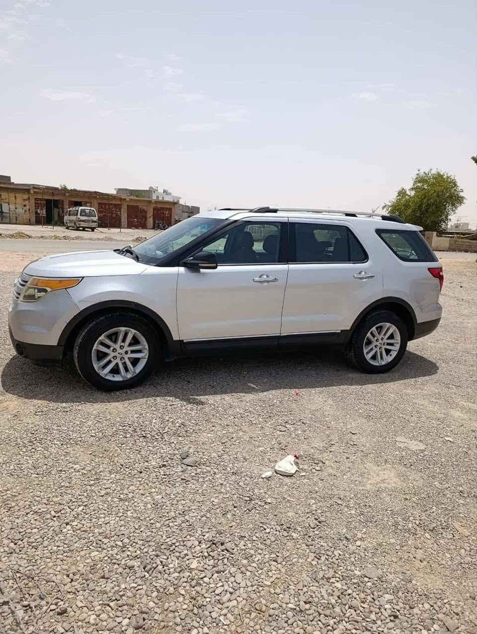 فورد اكسبلور خليجي 13 شركه نيفا كلين تايتل بدون قطرة صبغ فول مواصفات باستثناء الجلد  والبصمه فتحتين سقف بانوراما كشن كهربائي فور ويل سبعه راكب تبريد ثلاث قطع اشاير بالمري نقطه عمياء شاشه كبيره كاميرا بلاد اوتو بارك 8 سماعات وضعيات قياده كود قفل بالباب صدر امامي وخلفي جديد تخم تايرات جديد سنويه لل29 هزه جديده بأسمنا تحويل ثاني يوم كير كفاله والمحرك بي صوت اعتبره گايم سعرها 160 وينزل منه سعر المحرك للاستفسار الاتصال على الرقم التالي ***********
