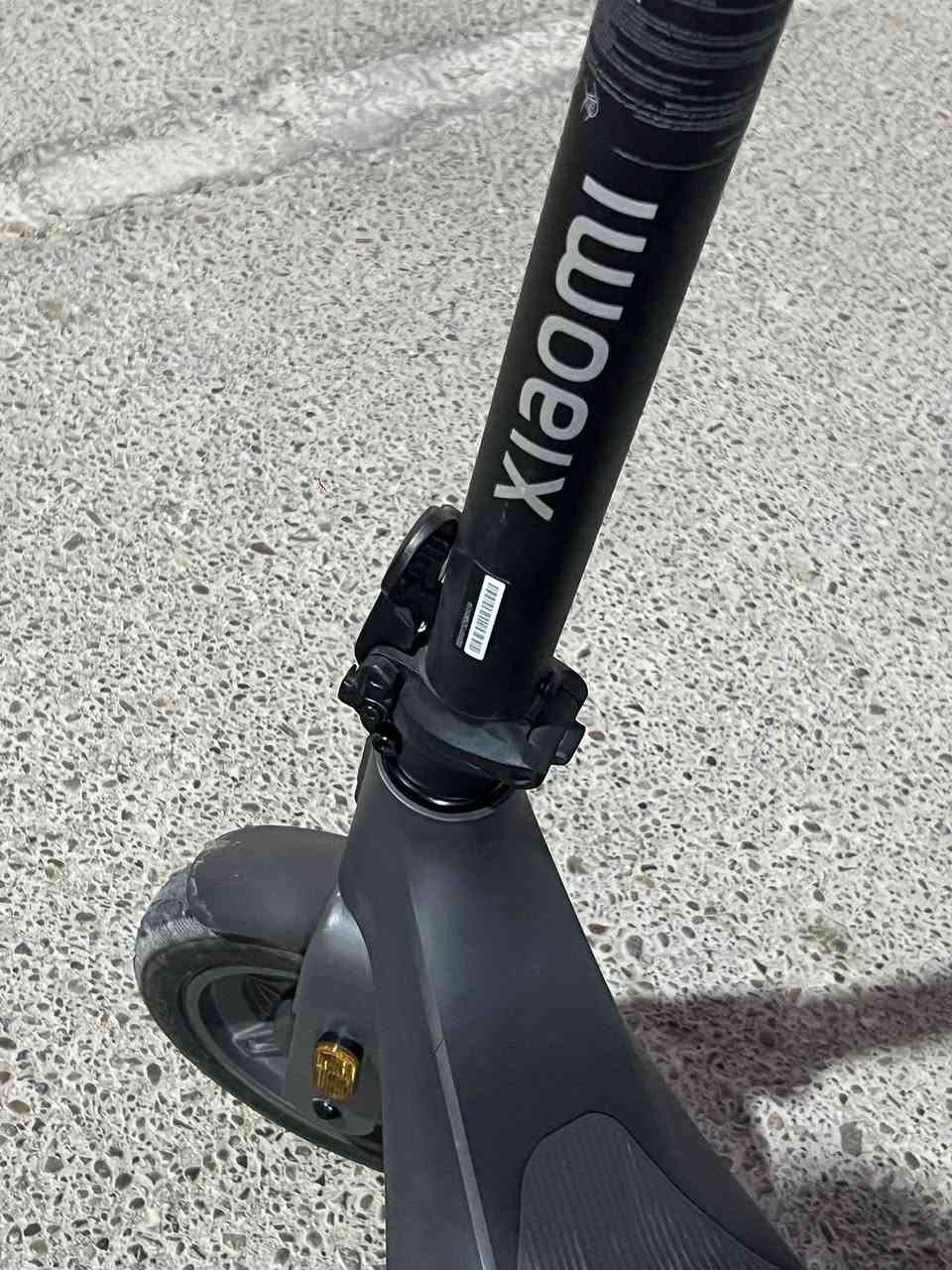 السلام عليكم 🌹
سكوتر كهربائي ⚡️ 

من شركة Xiaomi

موديل Xiaomi Electric Scooter 4 Lite

السرعة 35 كيلومتر بالساعة

استخدام اقل الأسبوع 

نظافة 95‎%‎

مع الشاحنة الخاصة به

يحمل وزن 120-130 كيلوغرام 

للأستفسار : 

***********

***********
